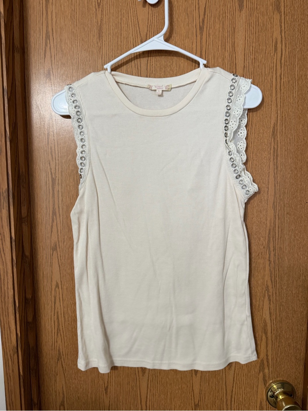 Easel Ribbed Sleeveless Top Ivory Eyelet Grommet Ruffle Trim Women’s Large